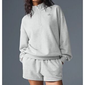 ALO Yoga Women's Light Gray Quarter-Zip Sweatshirt